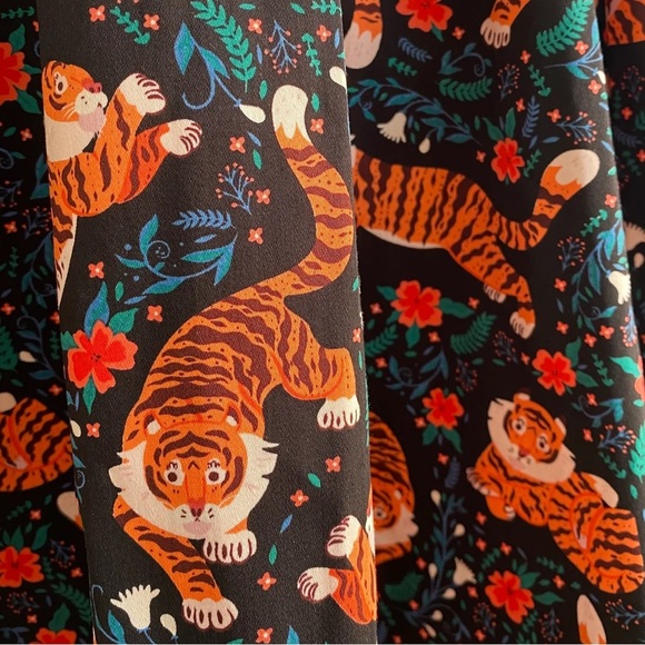 Eva Rose Fold Over Sleeveless Fit & Flare Pinup Dress Pockets Tiger Print Sz M - Picture 5 of 14